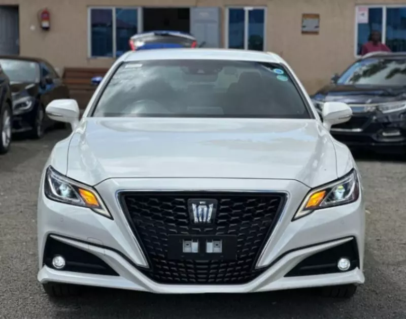 Toyota Crown   - 2019