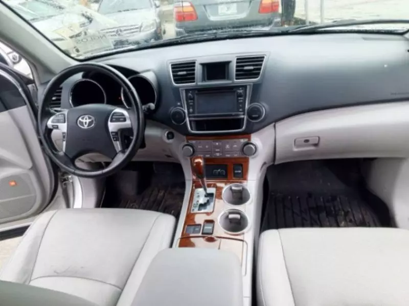 Toyota Highlander   - 2013