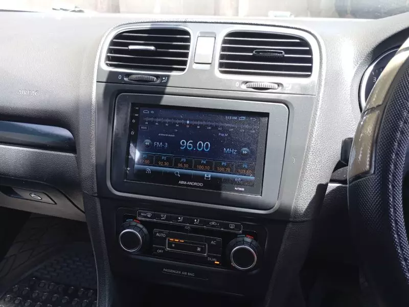 Volkswagen Golf   - 2011