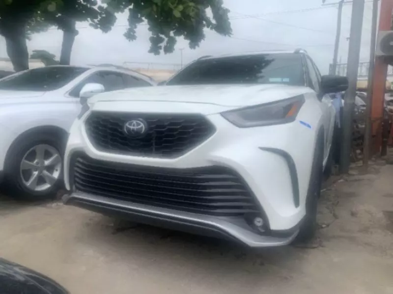 Toyota Highlander   - 2020