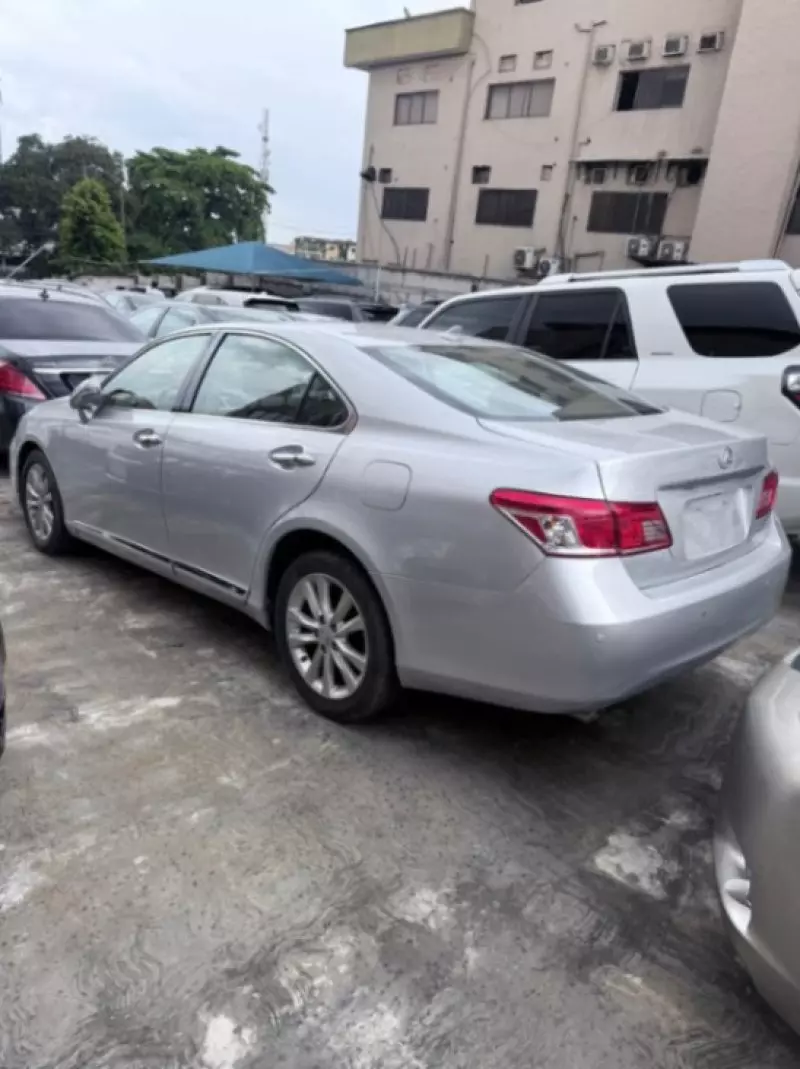 Lexus ES 350   - 2012