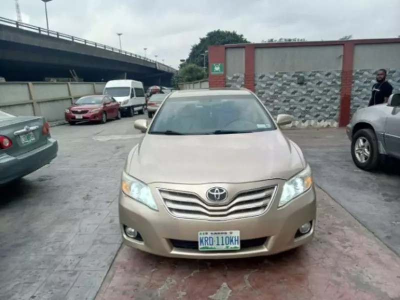 Toyota Camry - 2011