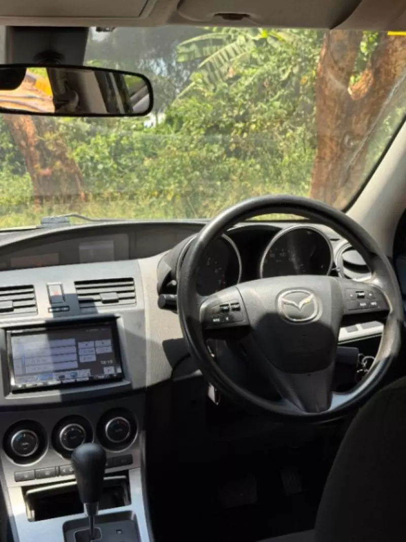 Mazda Axela    - 2010