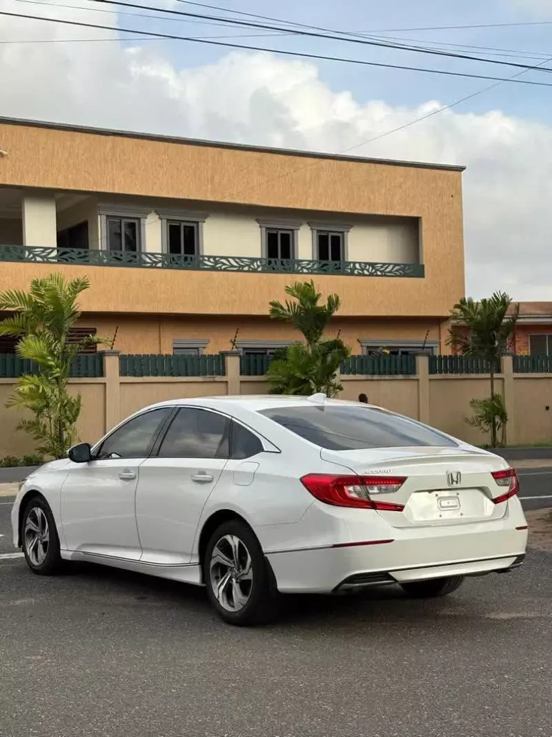 Honda Accord   - 2018