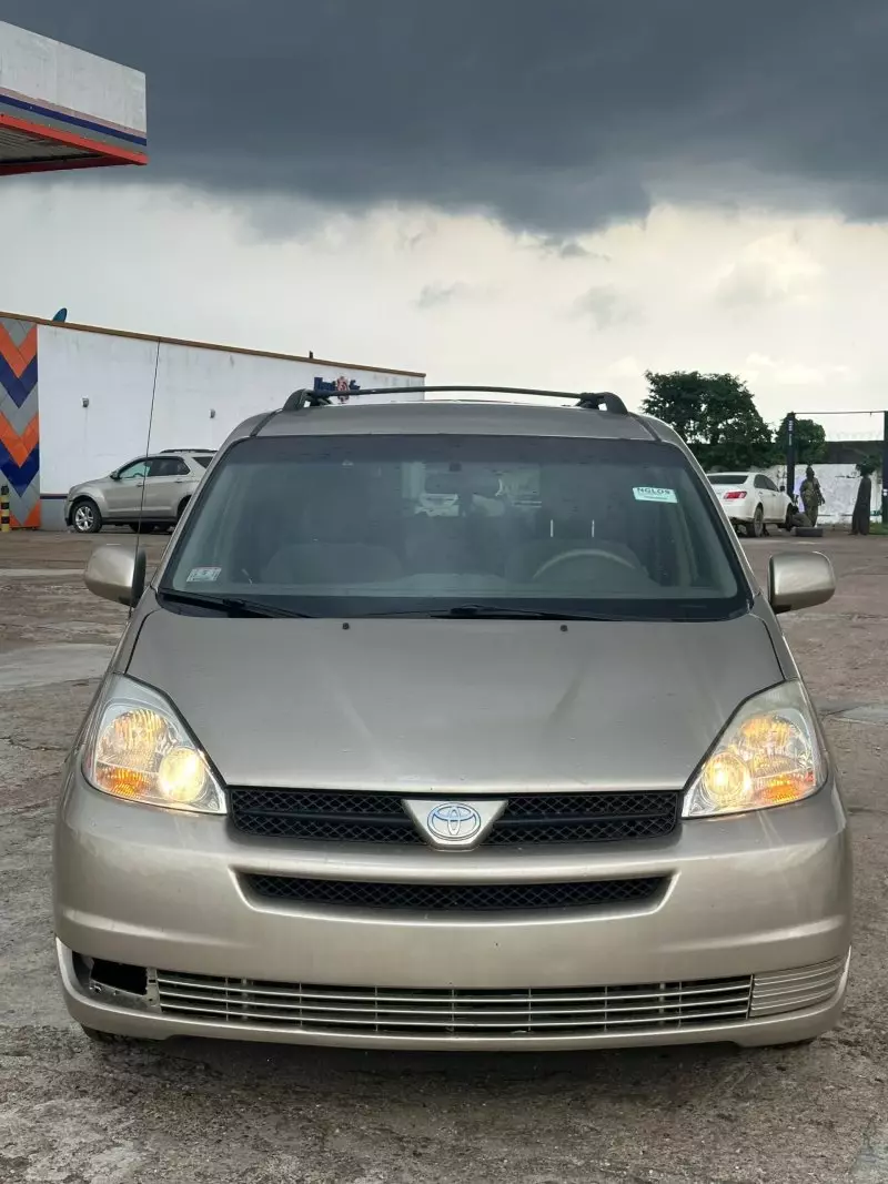 Toyota Sienna   - 2005
