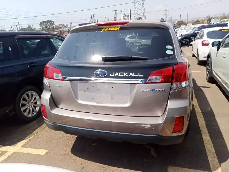 Subaru Outback   - 2012