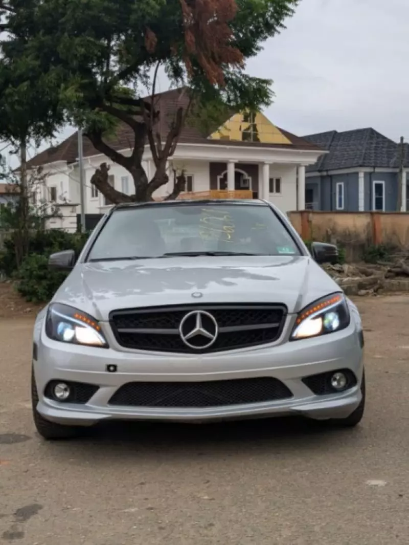 Mercedes-Benz 300 - 2010