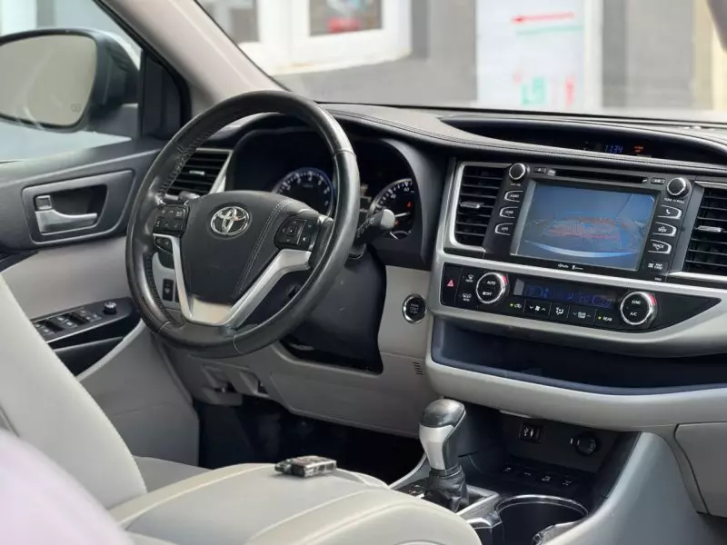 Toyota Highlander   - 2015