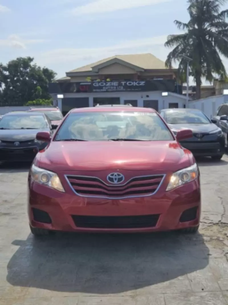 Toyota Camry   - 2012