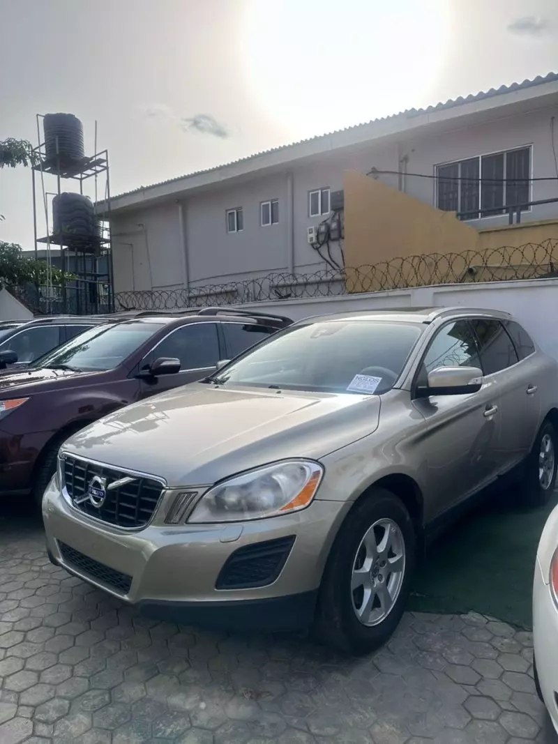 Volvo XC60   - 2012
