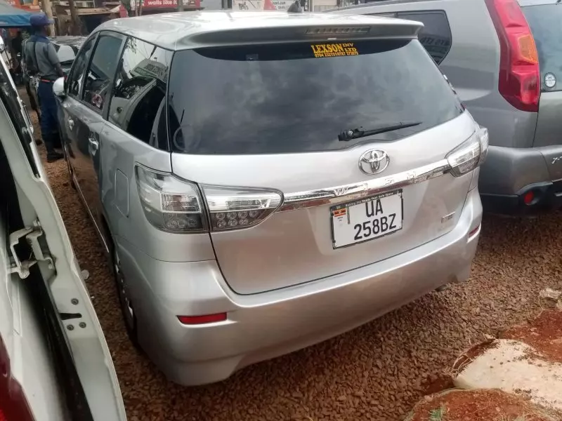 Toyota Wish   - 2012