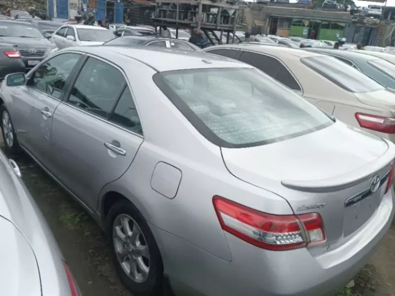 Toyota Camry   - 2010