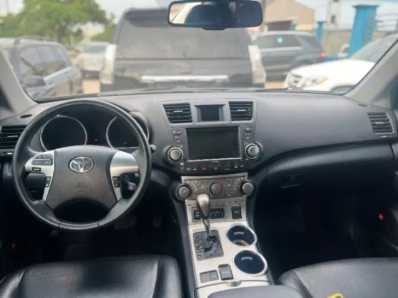 Toyota Highlander   - 2012
