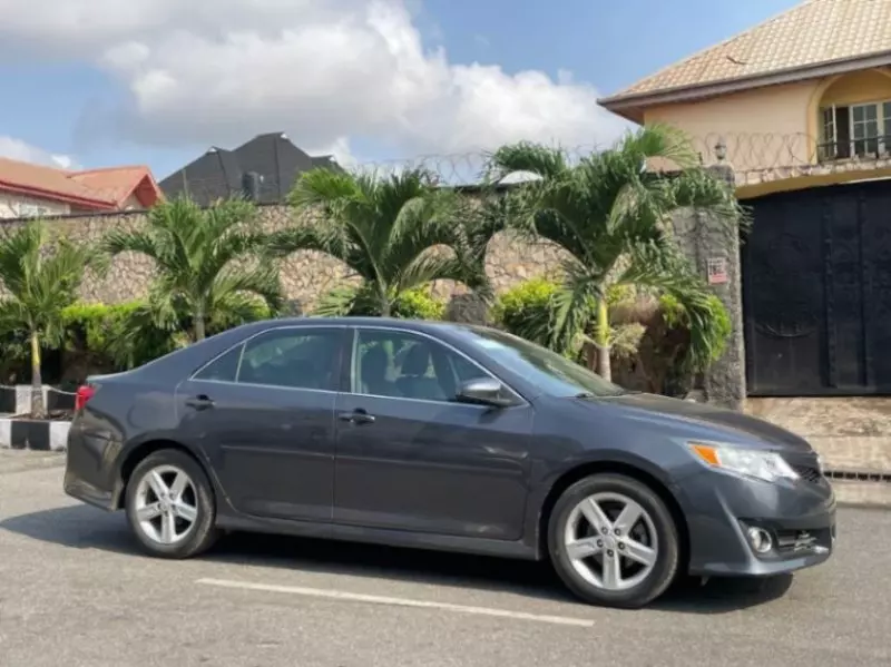 Toyota Camry   - 2012