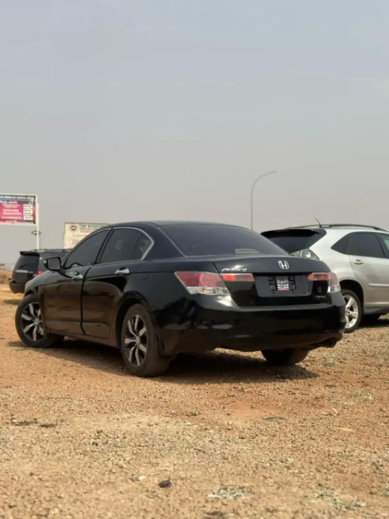 Honda Accord   - 2010