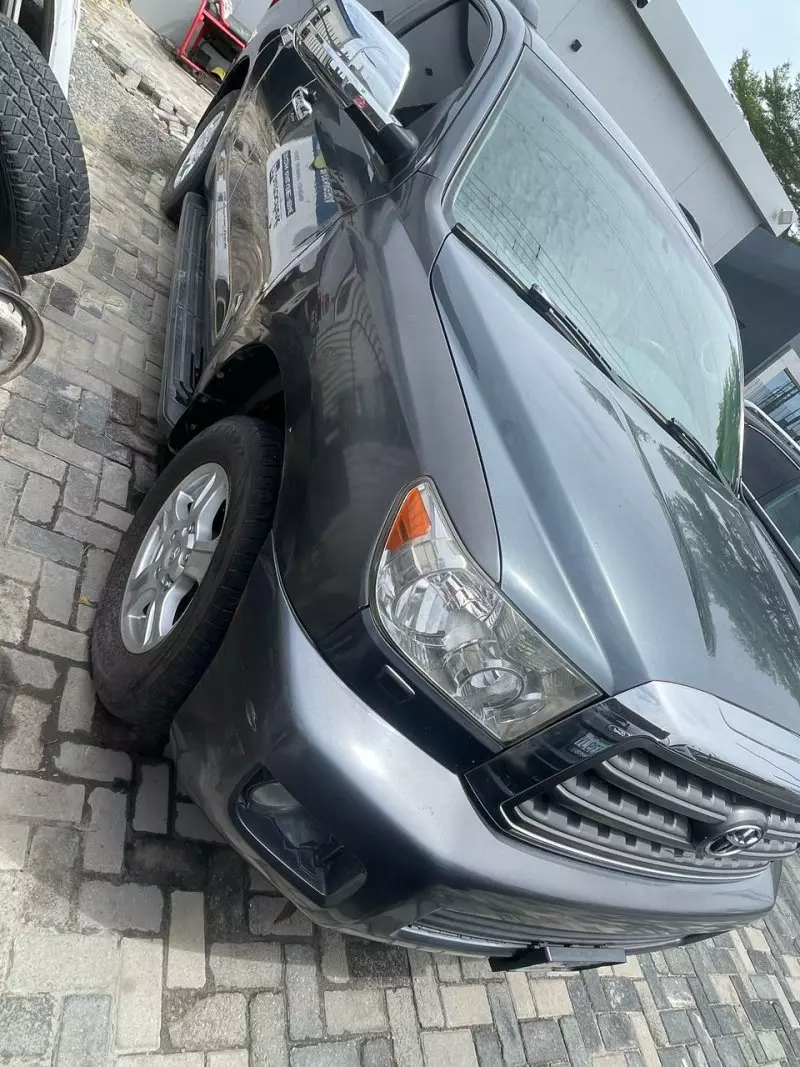 Toyota Sequoia   - 2010
