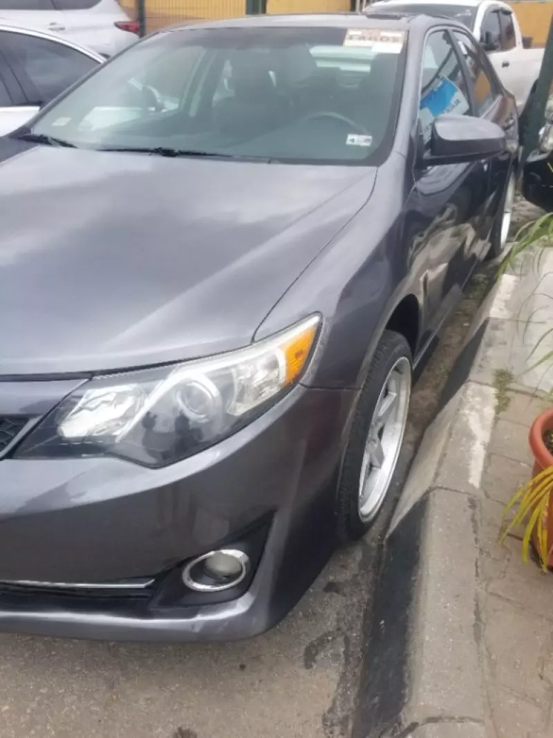 Toyota Camry   - 2014