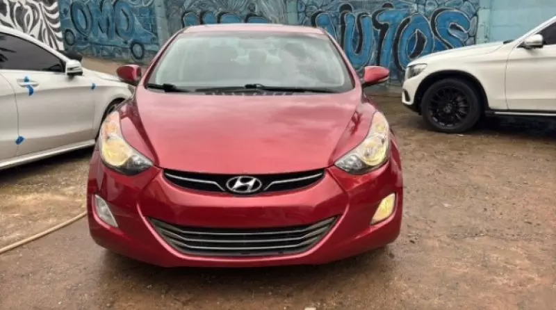 Hyundai Elantra   - 2013