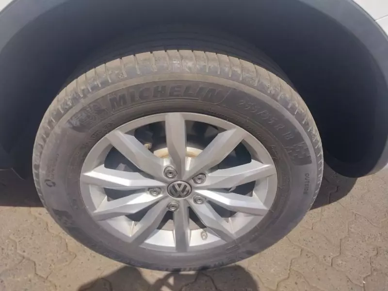 Volkswagen Touareg   - 2015