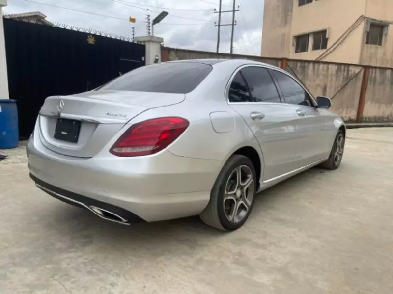 Mercedes-Benz C 300 - 2015