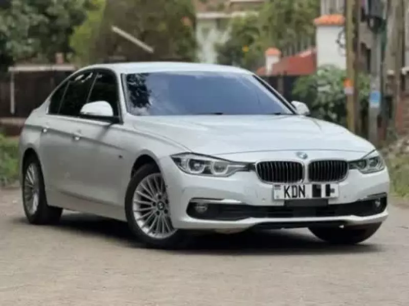 BMW 320i   - 2016