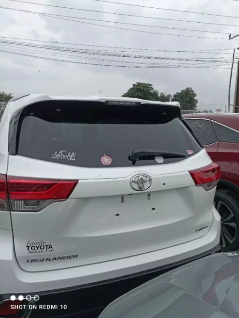 Toyota Highlander   - 2017