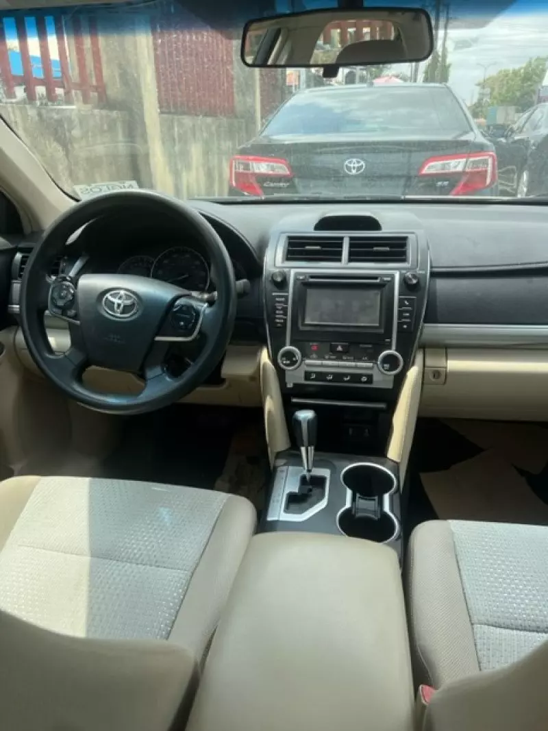 Toyota camry   - 2012