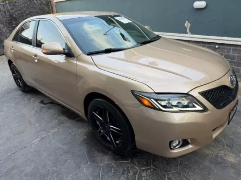 Toyota Camry   - 2011