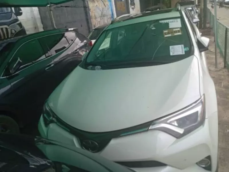 Toyota RAV4   - 2017
