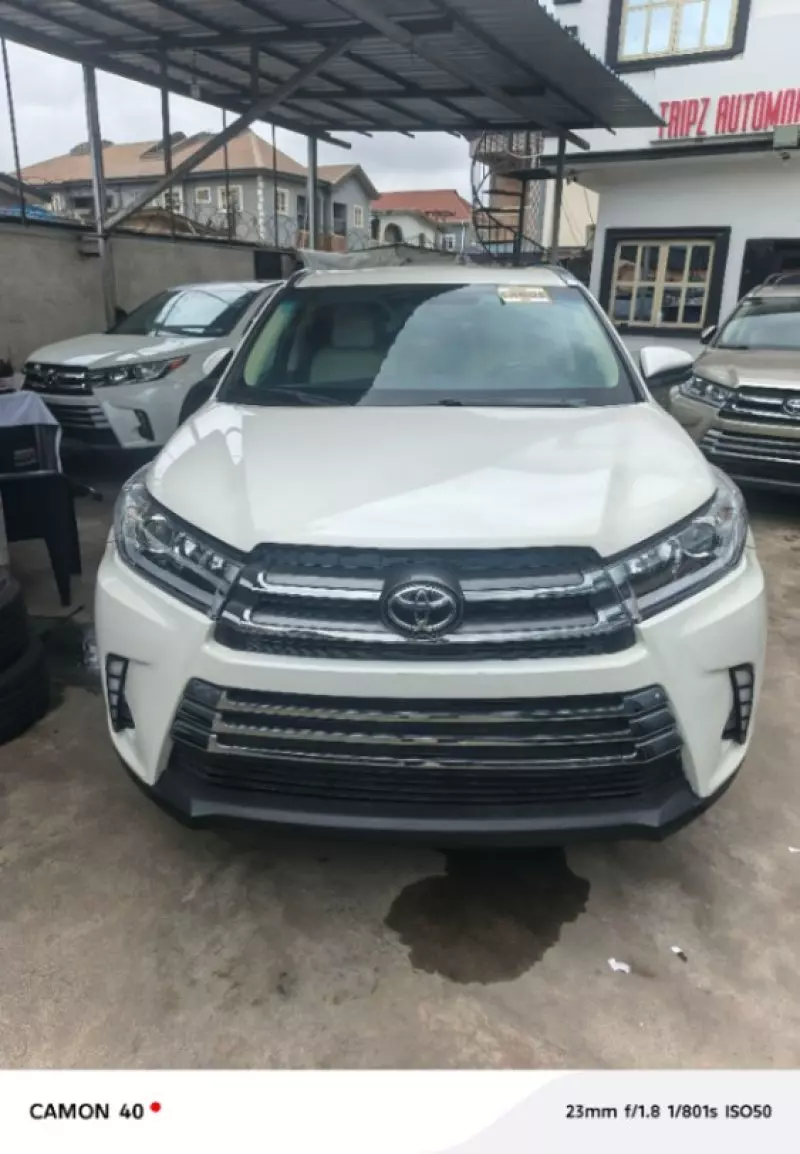 Toyota Highlander   - 2016