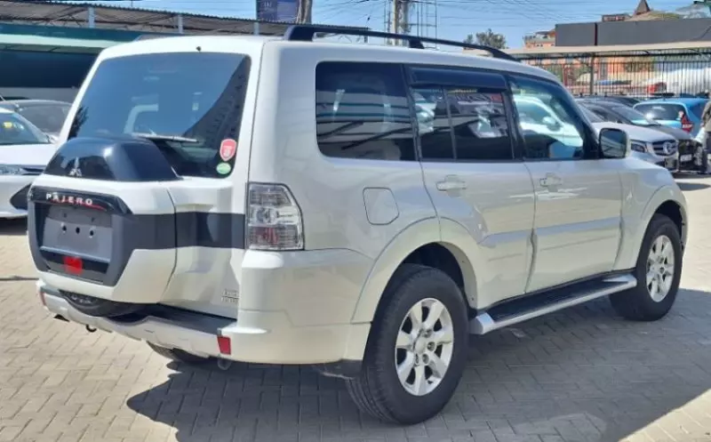Mitsubishi Pajero   - 2019