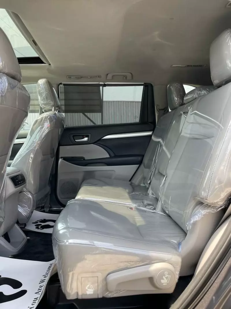 Toyota Highlander   - 2014