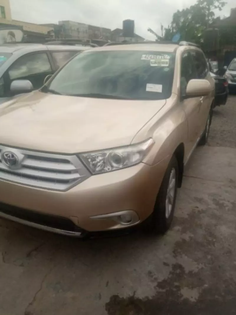 Toyota Highlander   - 2012