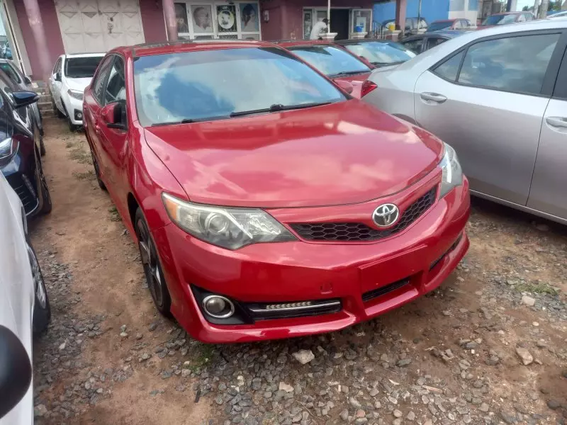 Toyota Camry   - 2013
