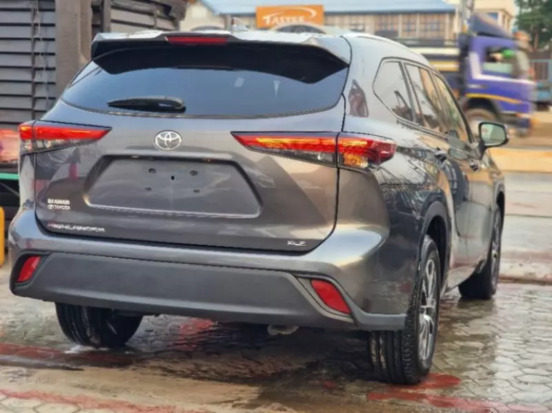 Toyota Highlander   - 2022