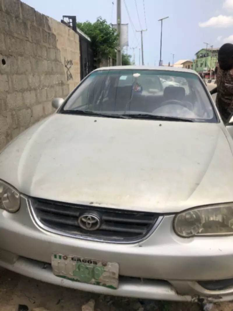 Toyota Corolla   - 2001