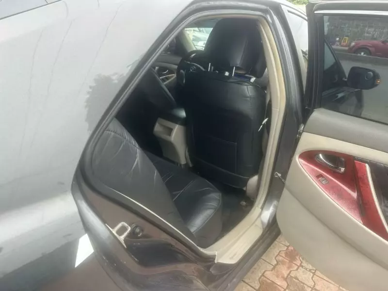 Toyota Camry   - 2010