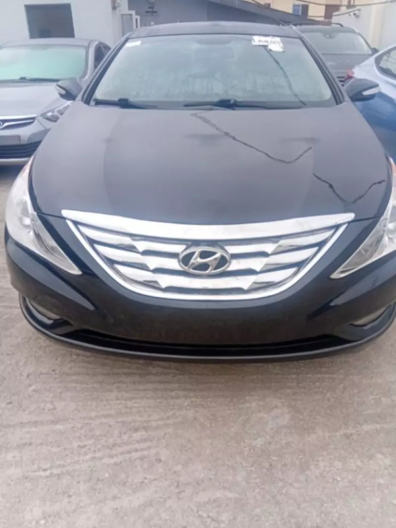 Hyundai Sonata   - 2012