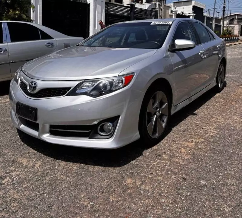 Toyota Camry   - 2013