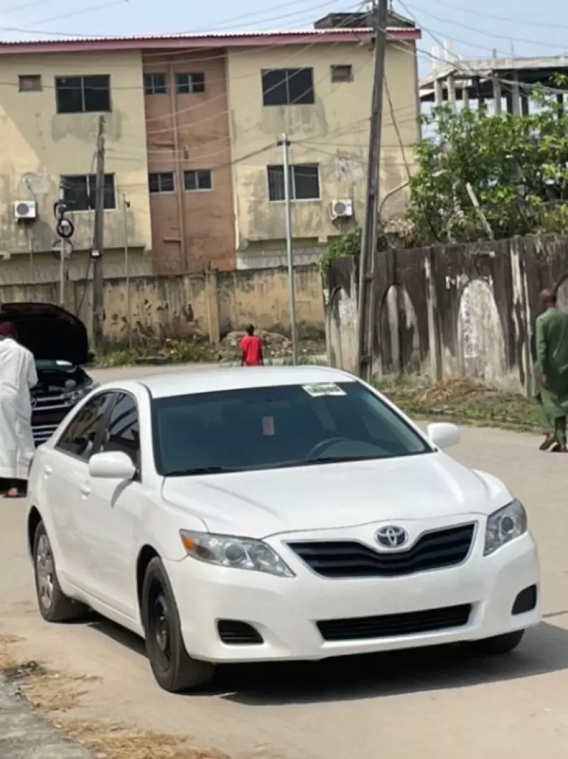 Toyota Camry   - 2010