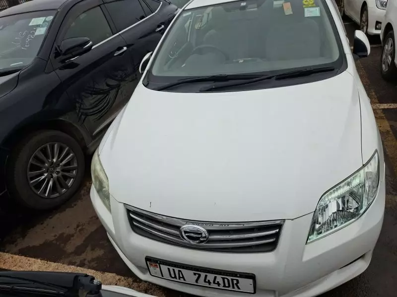 Toyota Axio    - 2012