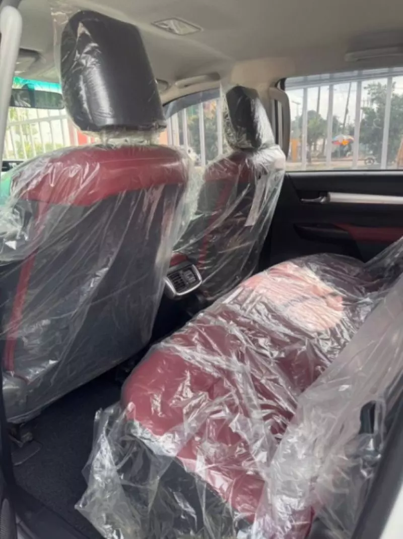 Toyota Hilux   - 2025