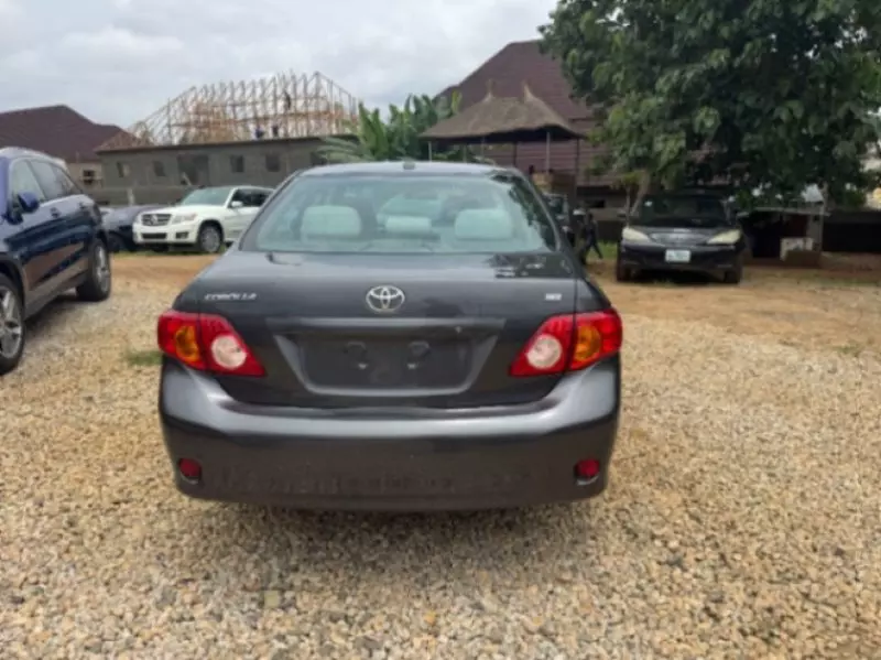 Toyota Corolla   - 2010
