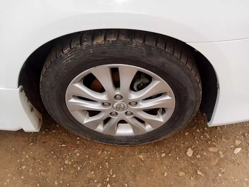 Toyota Noah   - 2012