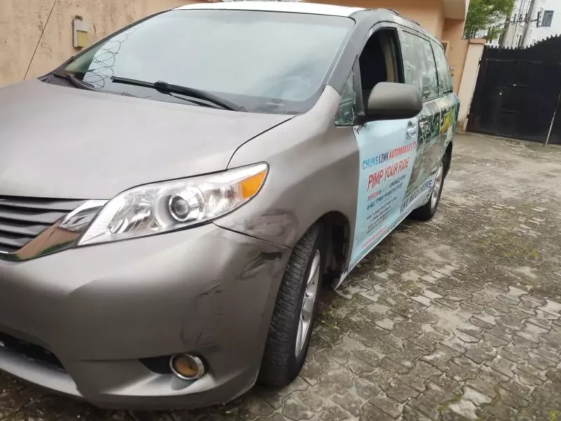 Toyota Sienna   - 2011