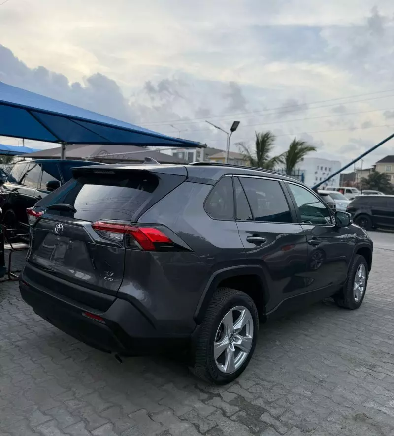 Toyota RAV 4   - 2021