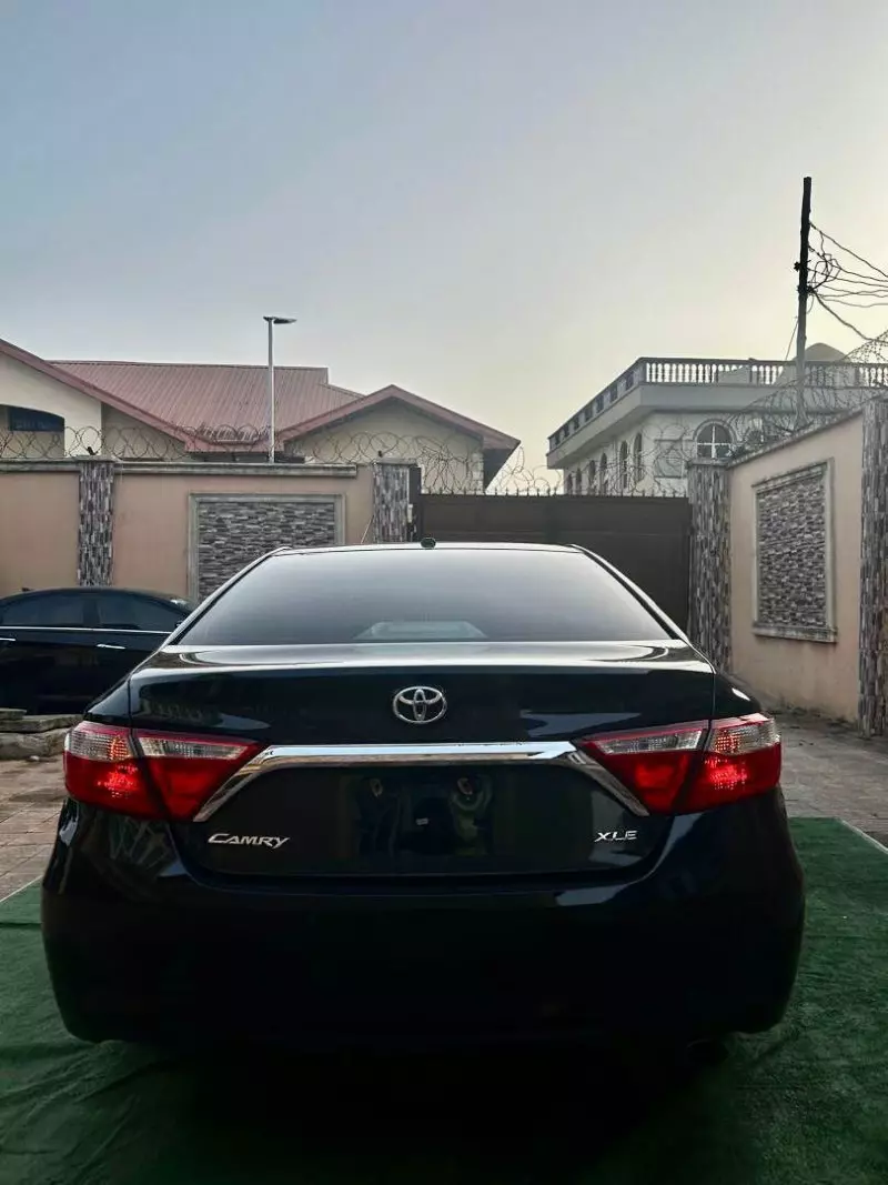 Toyota Camry   - 2012