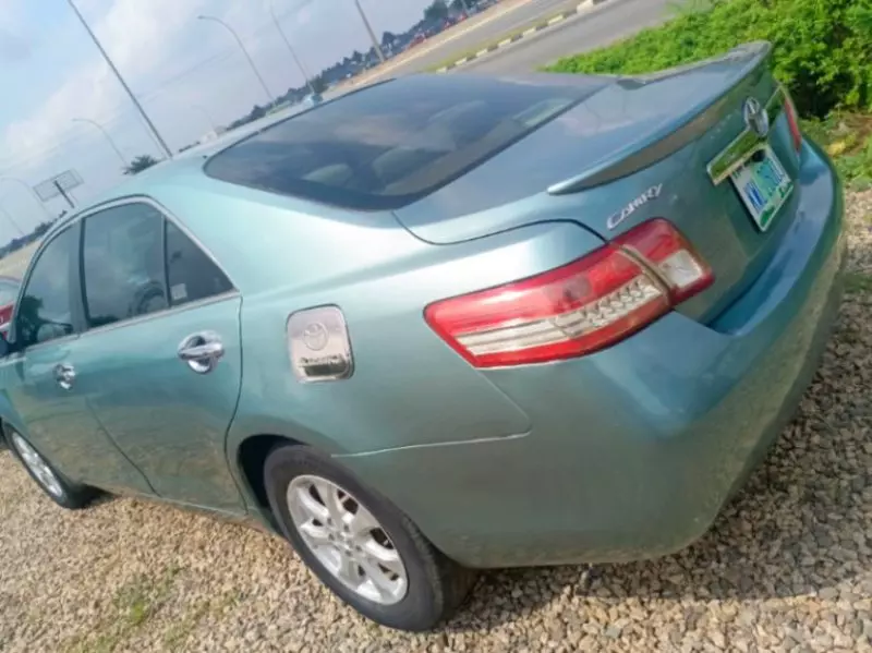 Toyota Camry   - 2011