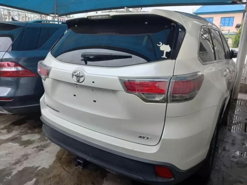 Toyota Highlander   - 2014