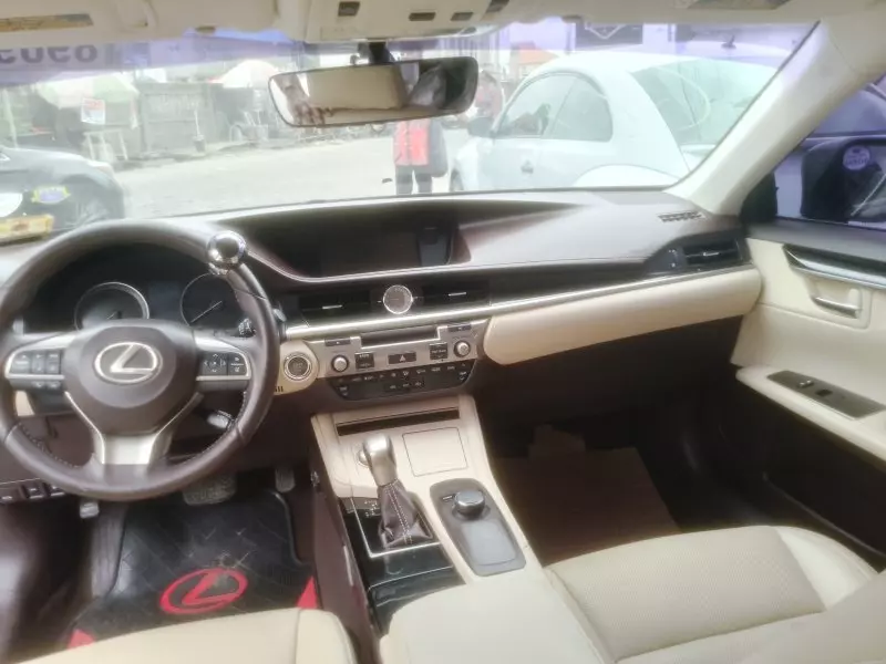 Lexus ES 350   - 2016